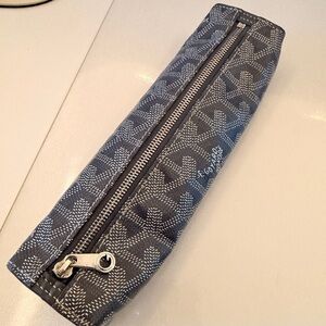 Goyard cosmetic bag from 2018 collection. Grey interior leather.